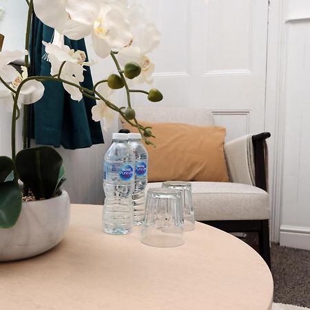 Cardiff City Guesthouse, Central Rooms, Fast Wi-Fi, On-Street Parking Кардифф Экстерьер фото