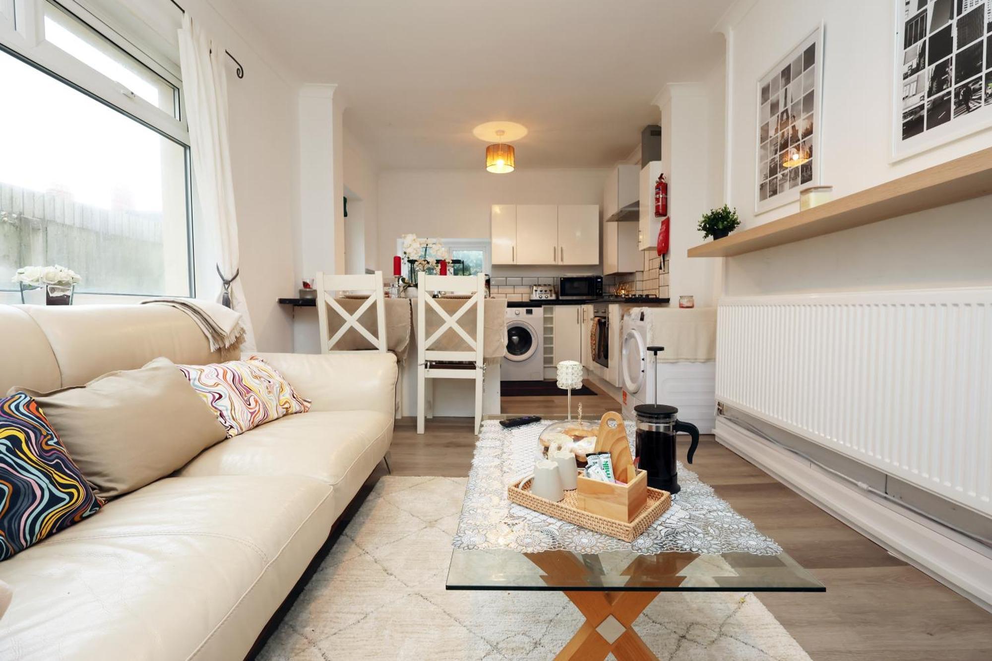 Cardiff City Guesthouse, Central Rooms, Fast Wi-Fi, On-Street Parking Кардифф Экстерьер фото