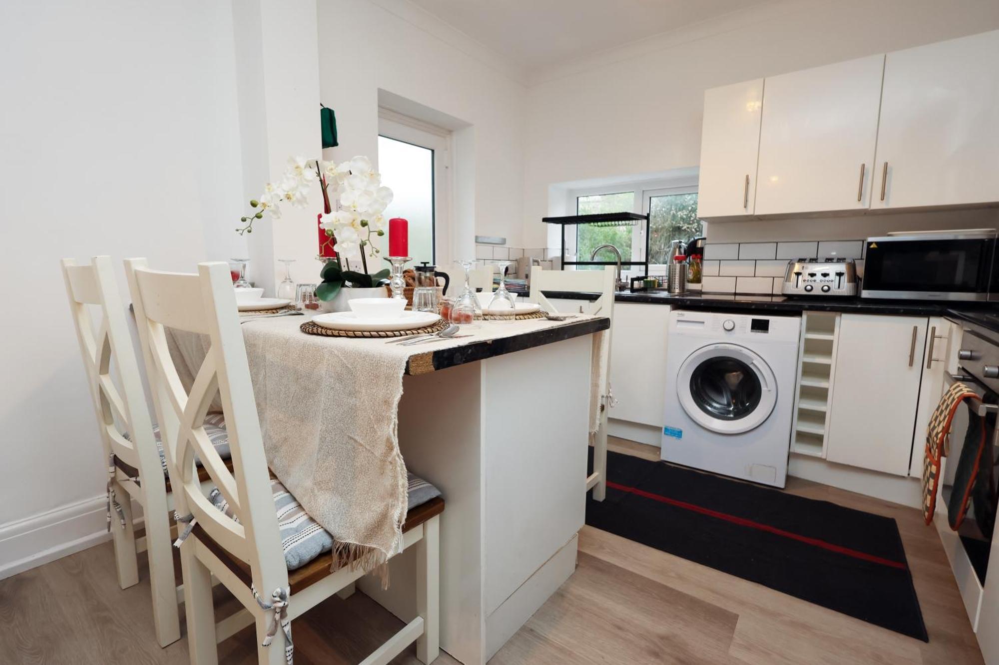Cardiff City Guesthouse, Central Rooms, Fast Wi-Fi, On-Street Parking Кардифф Экстерьер фото