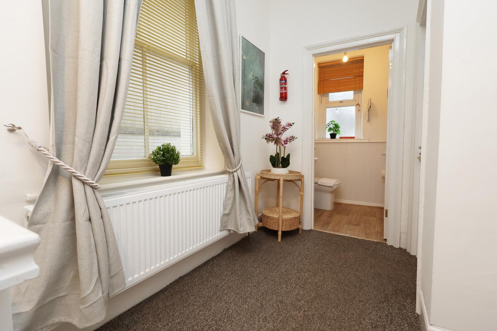 Cardiff City Guesthouse, Central Rooms, Fast Wi-Fi, On-Street Parking Кардифф Экстерьер фото
