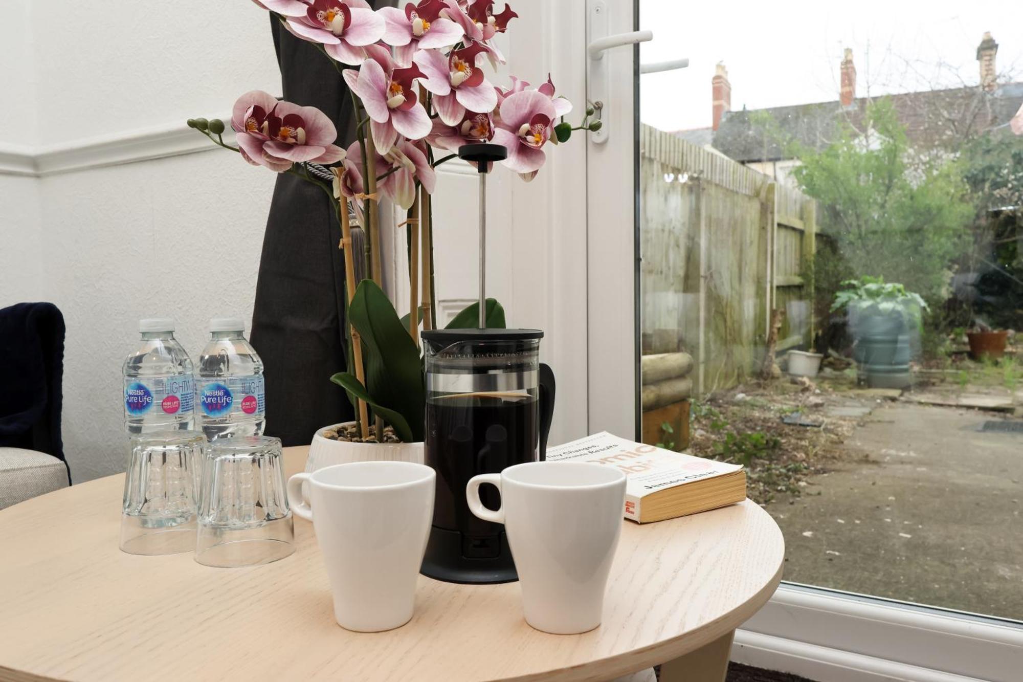 Cardiff City Guesthouse, Central Rooms, Fast Wi-Fi, On-Street Parking Кардифф Экстерьер фото