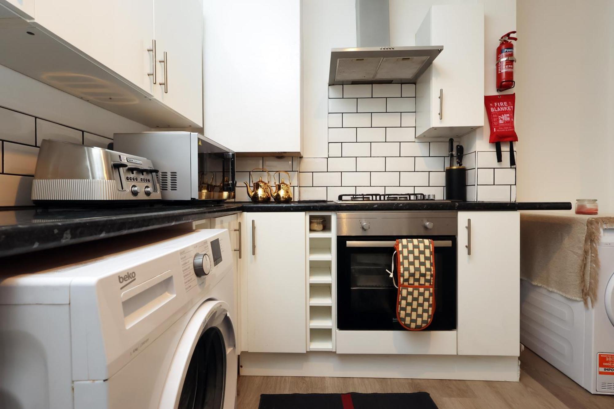 Cardiff City Guesthouse, Central Rooms, Fast Wi-Fi, On-Street Parking Кардифф Экстерьер фото