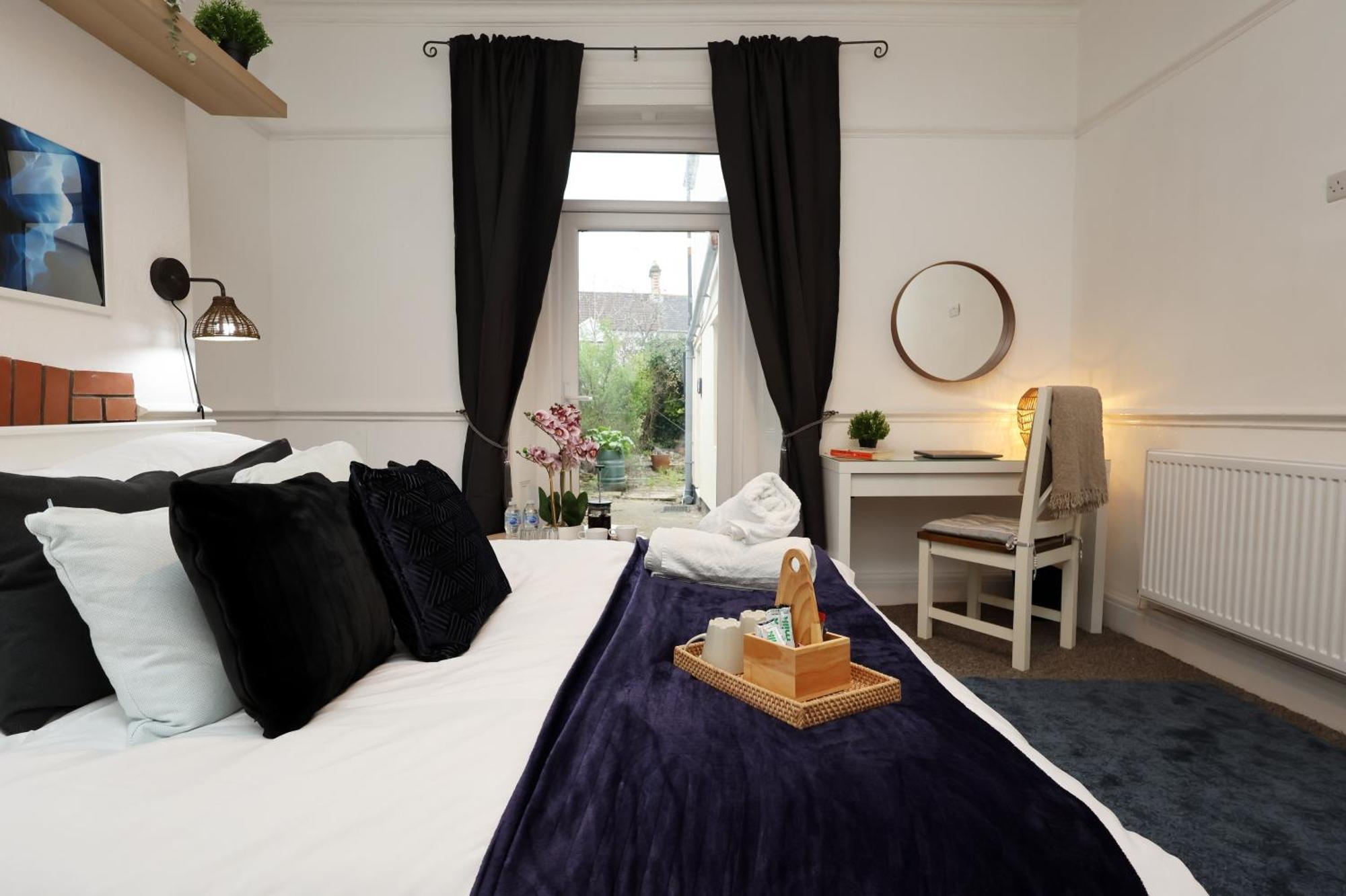Cardiff City Guesthouse, Central Rooms, Fast Wi-Fi, On-Street Parking Кардифф Экстерьер фото