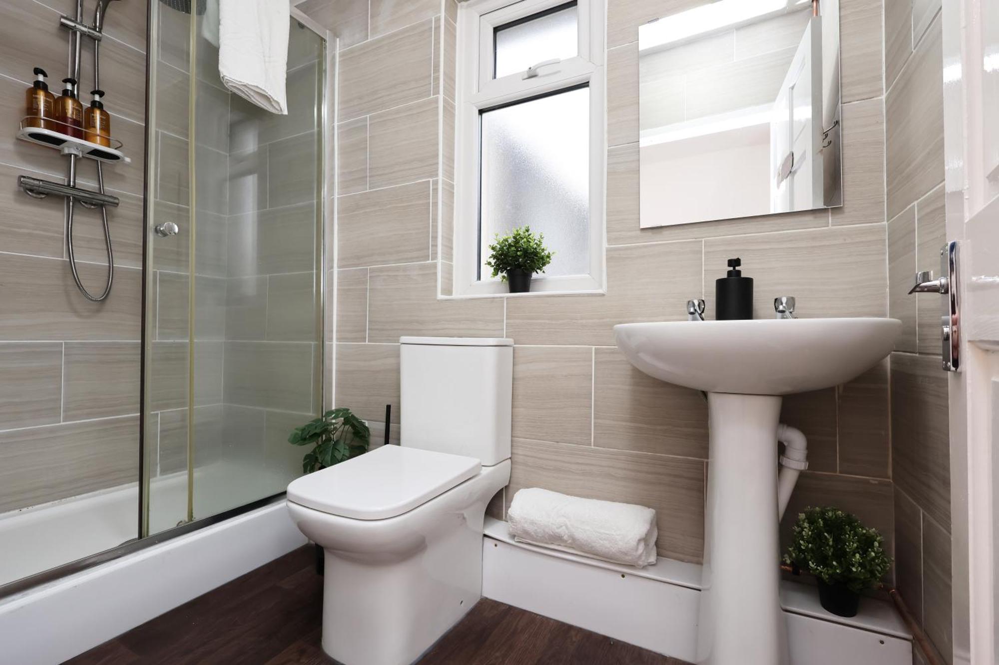 Cardiff City Guesthouse, Central Rooms, Fast Wi-Fi, On-Street Parking Кардифф Экстерьер фото