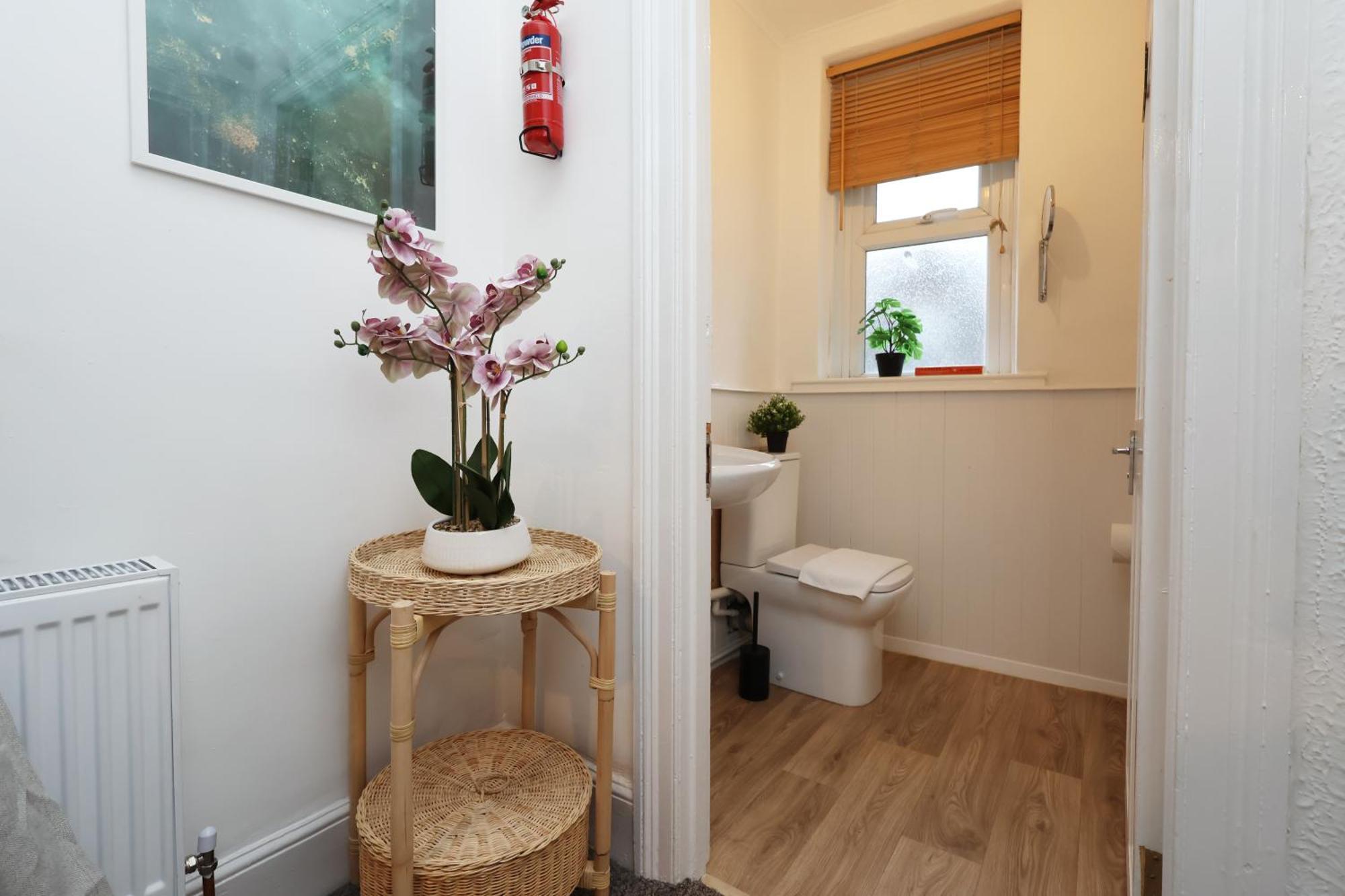 Cardiff City Guesthouse, Central Rooms, Fast Wi-Fi, On-Street Parking Кардифф Экстерьер фото