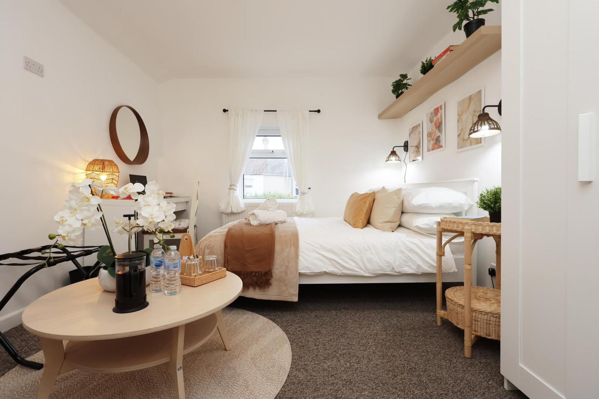 Cardiff City Guesthouse, Central Rooms, Fast Wi-Fi, On-Street Parking Кардифф Экстерьер фото