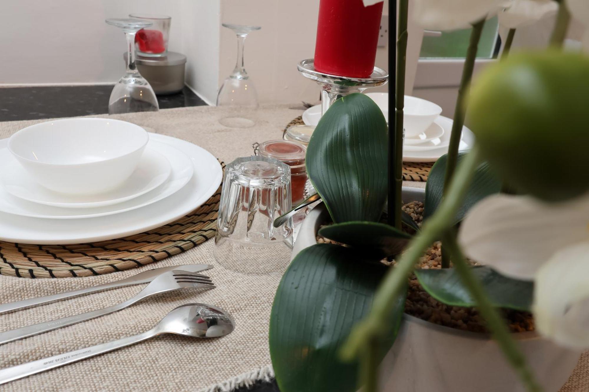 Cardiff City Guesthouse, Central Rooms, Fast Wi-Fi, On-Street Parking Кардифф Экстерьер фото